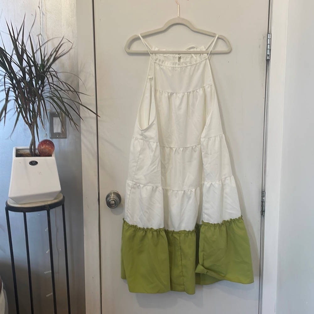 Cute tiered mini.